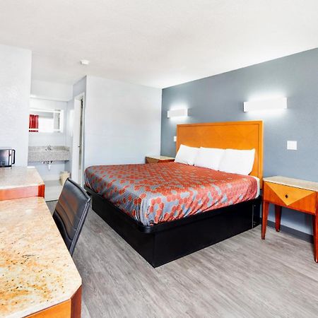 Executive Inn Hondo Экстерьер фото