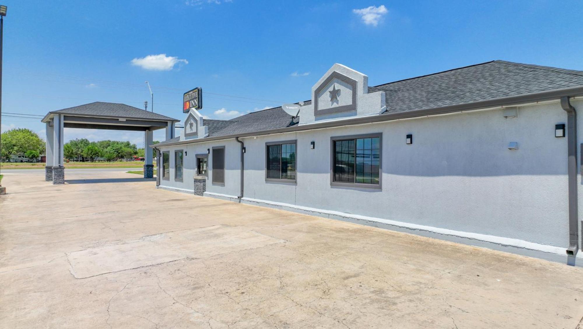 Executive Inn Hondo Экстерьер фото