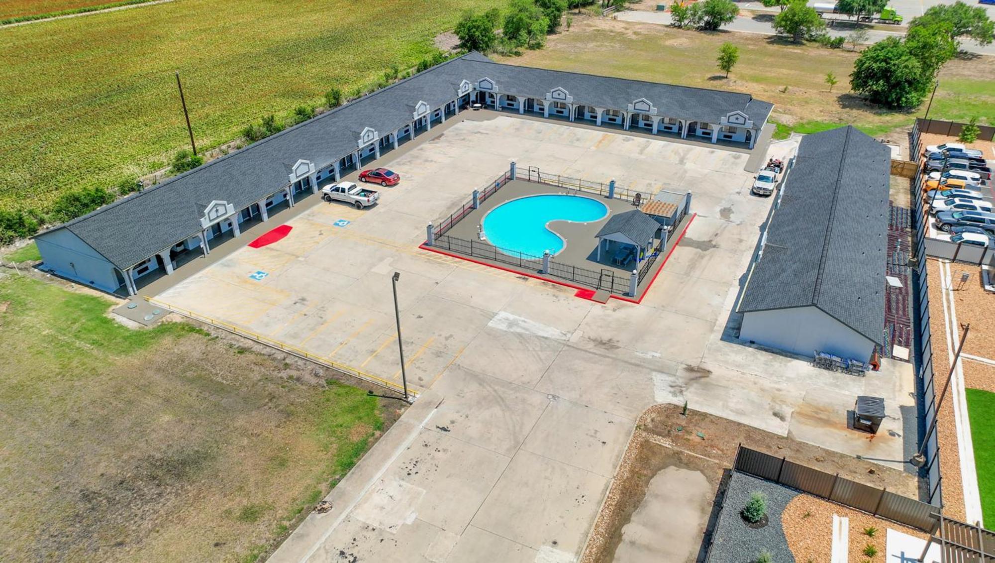 Executive Inn Hondo Экстерьер фото